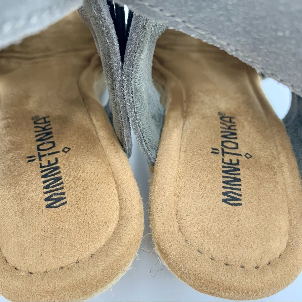 Minnetonka Blaire Wedge‎ Sandals Women Sz 10 Gray Suede Fringe Zip Festival Boho